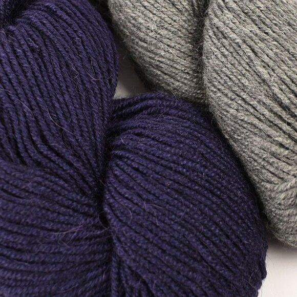 Berroco Cosma Yarn 2 Skeins Lot Baby Alpaca Wool Silk Blend Gray & Navy Blue - Picture 2 of 3